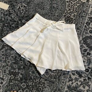 Aritzia Sunday’s Best White Pleaded Skort